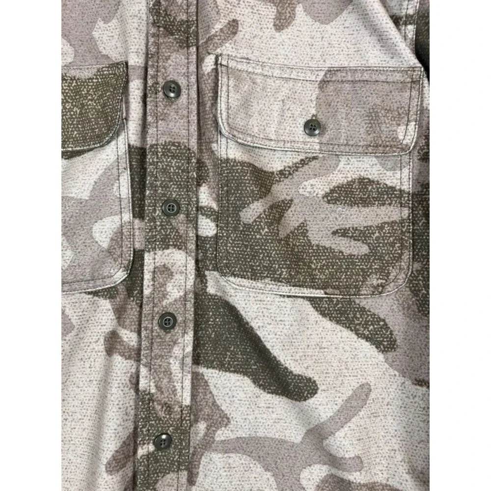 Cabelas Bass Pro Outfitter Camo L/S Microtex Button Shirt Men's Size Small